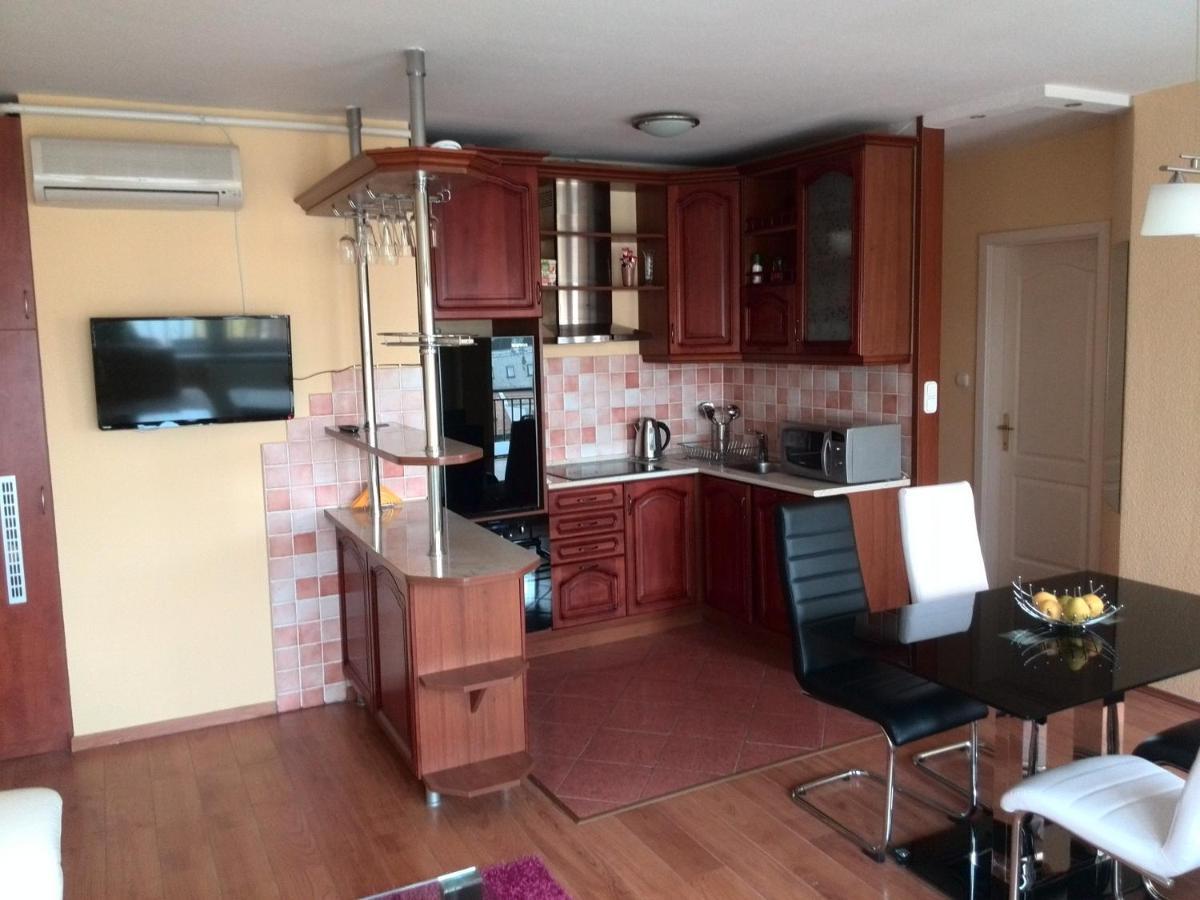Merry&Car - Huge Balcony + Living Room + 2Br Budapest Esterno foto