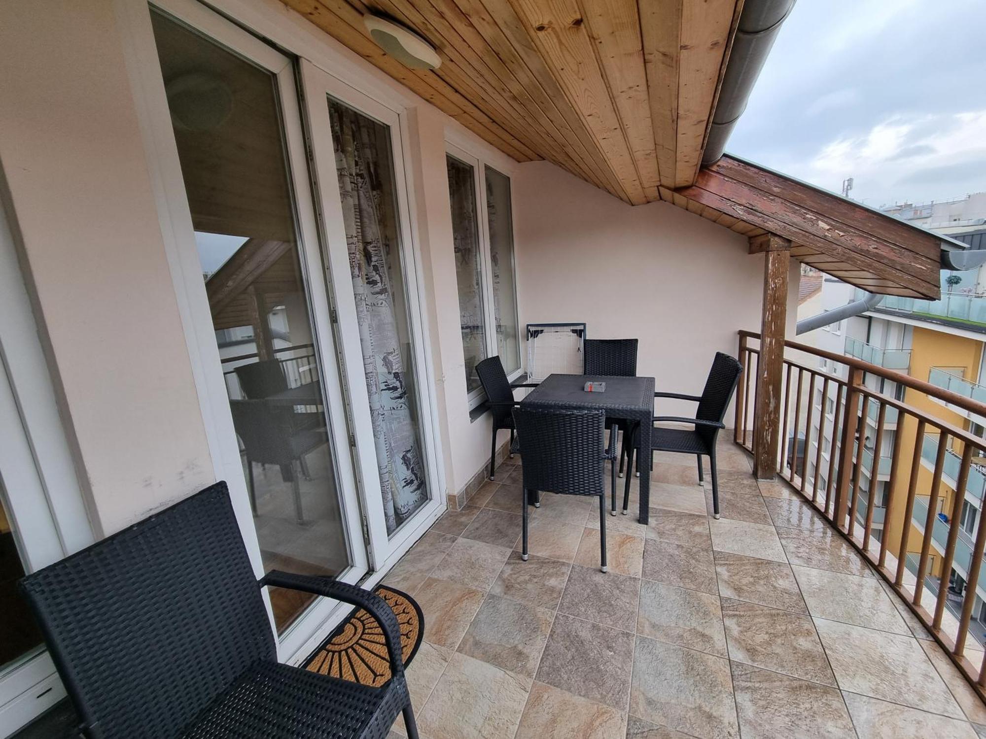 Merry&Car - Huge Balcony + Living Room + 2Br Budapest Esterno foto